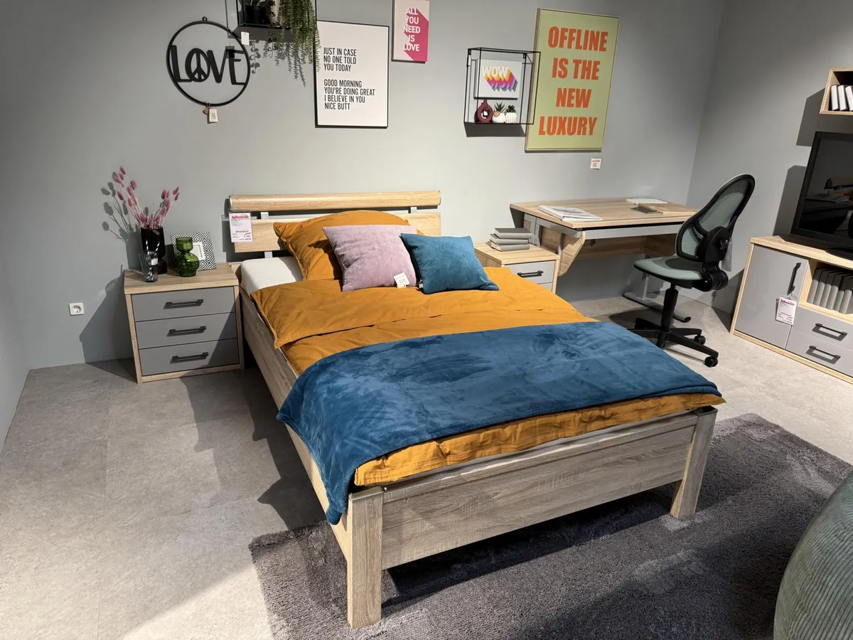 Jugendzimmer / Appartement Bett Achat mit Nachtkommode